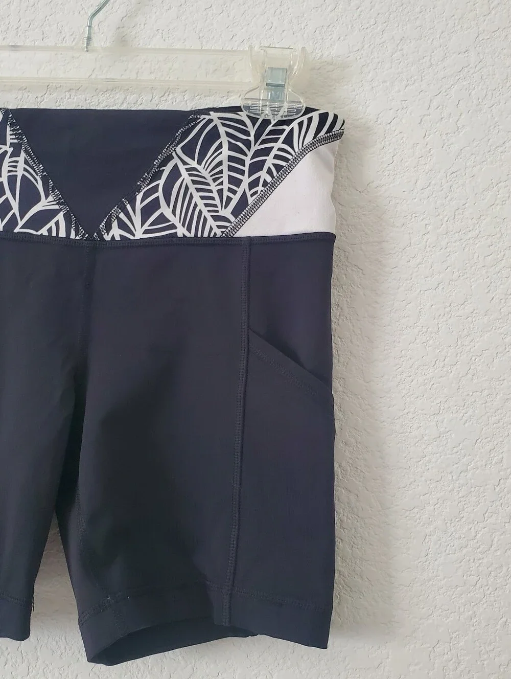 Lululemon Run Dart & Dash Black Bike Shorts 6 Contrast Quilt Waistband Hiking